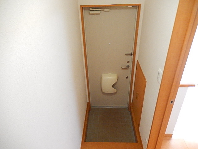 パインハウス F 玄関