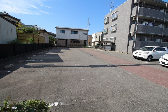 グランディール緑町 101 駐車場