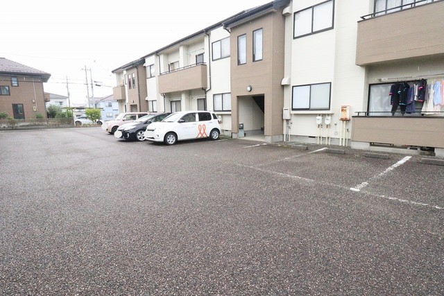 ファミリーハイツB 101 駐車場