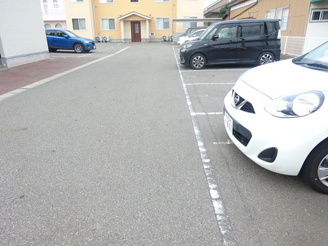 シャンドラ 102 駐車場