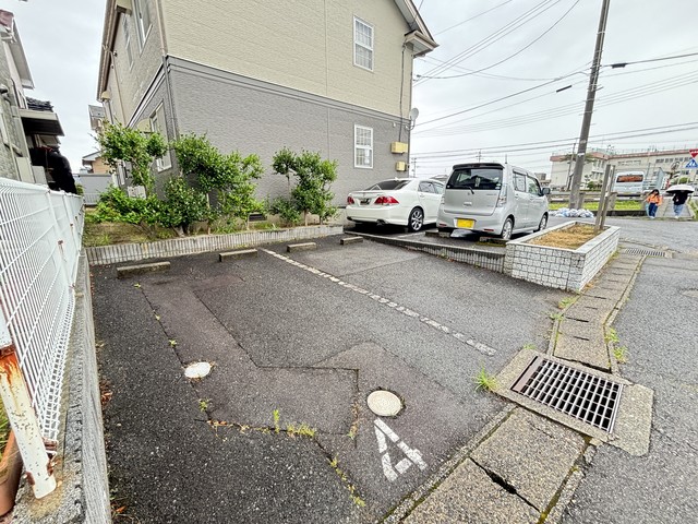 グランイルつくし野 101 駐車場