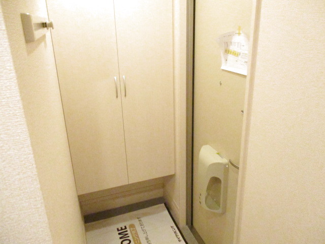 セブン アウルズ 306 玄関