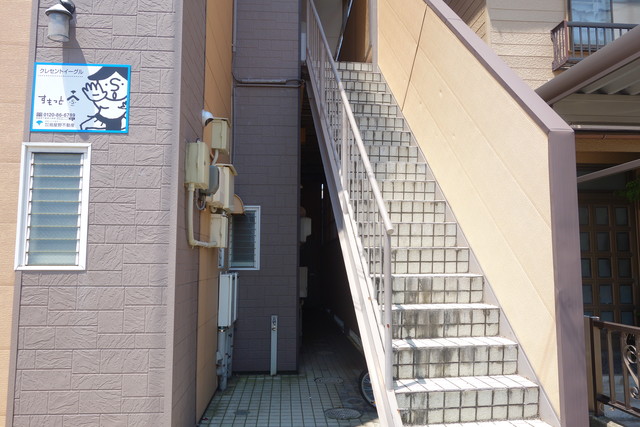 クレセントイーグル 102 玄関