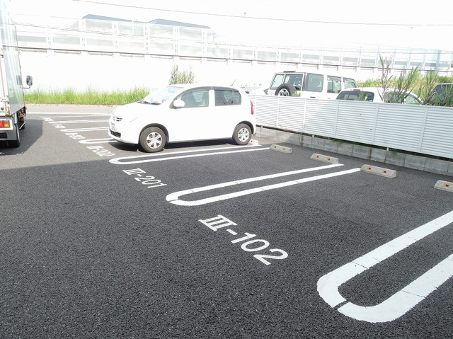 COMODOⅢ 102 駐車場