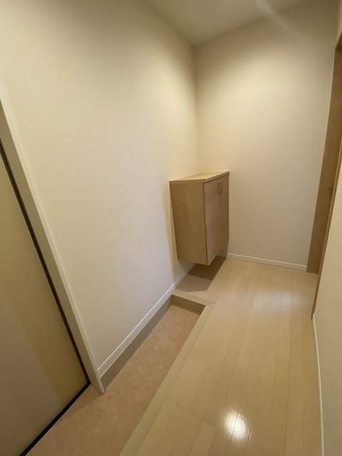 フィオーレ 202 玄関