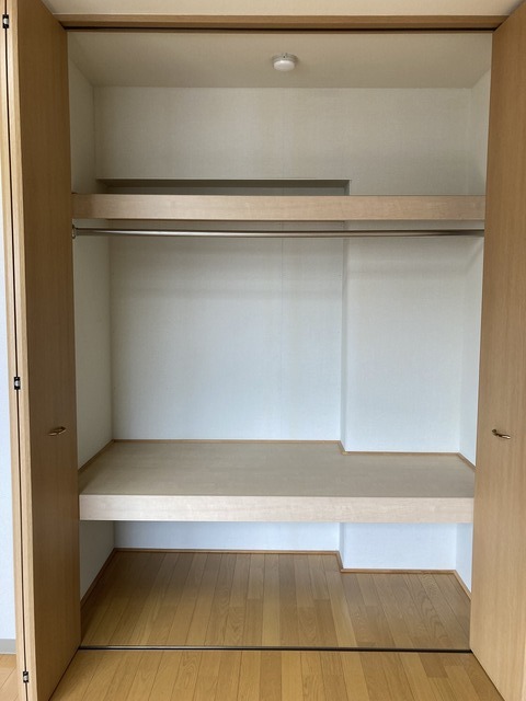 コンフォート弐番館 302 収納