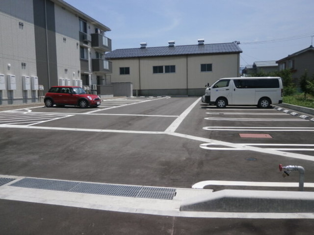 左近ラ・ランド 107 駐車場
