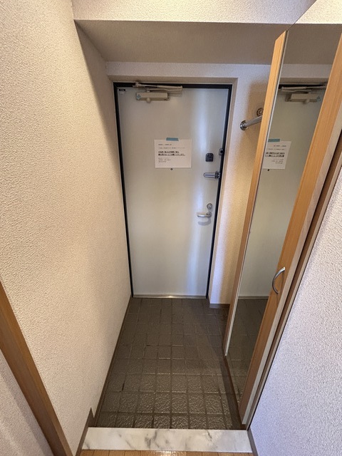 ローザ東中通 404 玄関