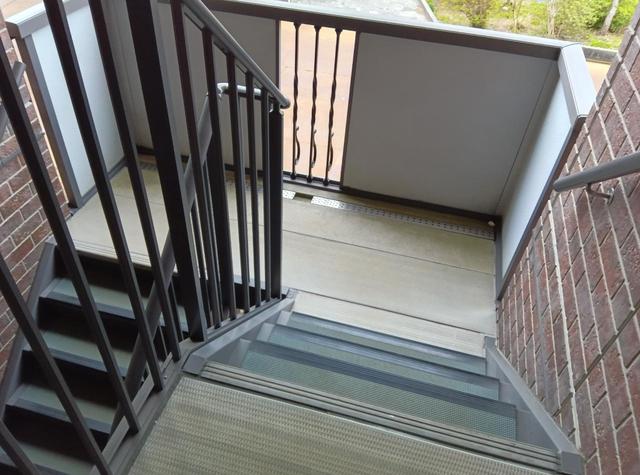 ヴィル　グリシーヌ　B 201 玄関