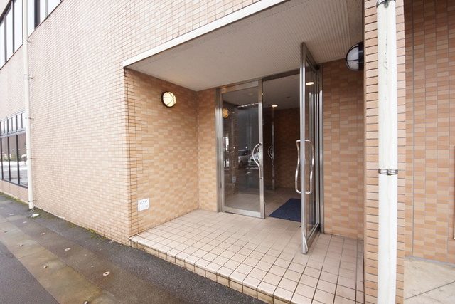 ロイヤルプレイス０１０ 505 玄関