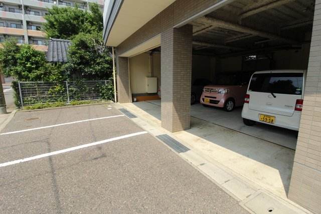 マンショングレイス 602 駐車場
