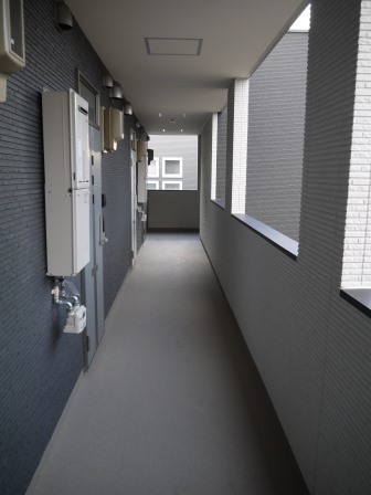 長家本舗Ⅲ　プレステージ空港西 205 玄関
