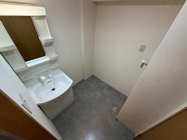 レジュイール東中通 605 洗面所