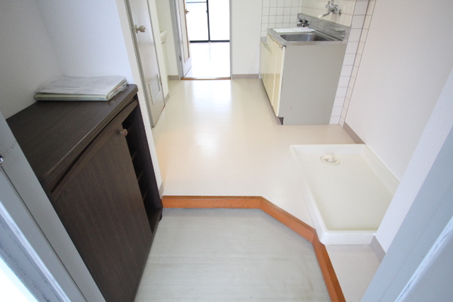 Lily-be寄居 201 玄関