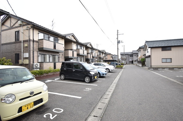 ロジュマンアンソレイエ　B 203 駐車場