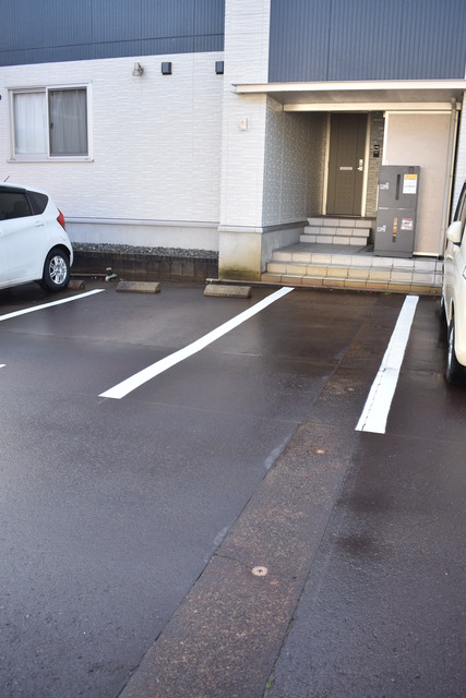 レセンテ 202 駐車場