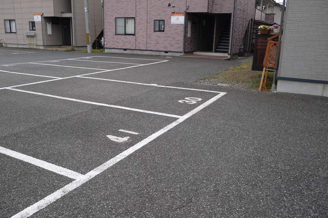 バウムガーデンⅢ 106 駐車場