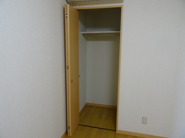 ホーリー弁天橋 402 収納