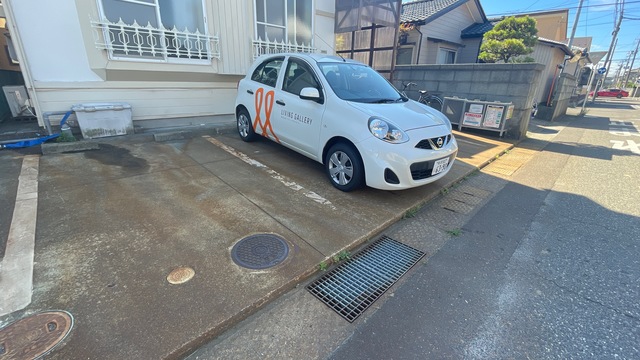 ＳＷＥＥＴＳ 103 駐車場
