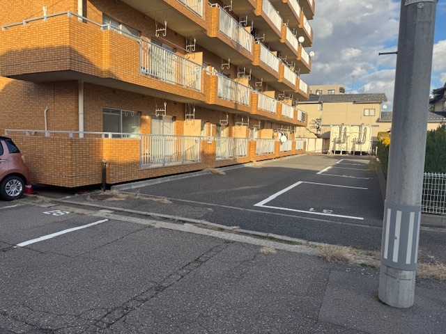 アークヒルズ上近江 403 駐車場