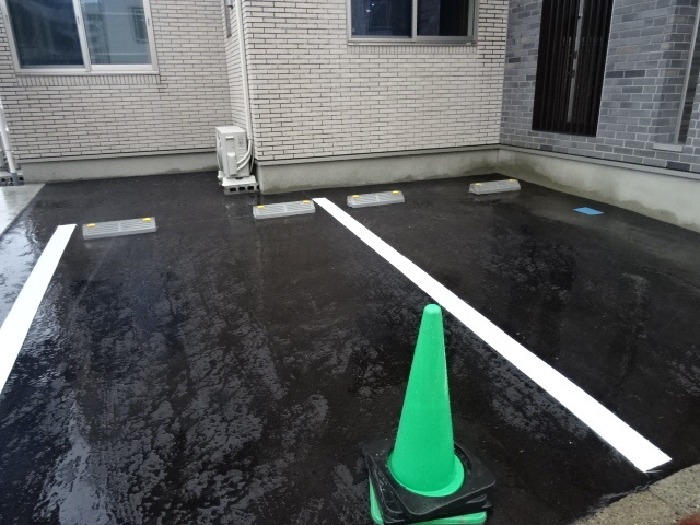 イニエ万代 102 駐車場