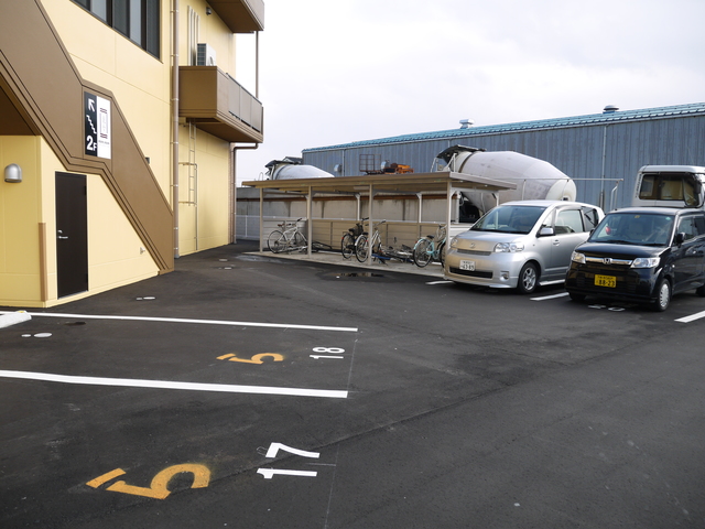 リヴェールおおがた 405 駐車場