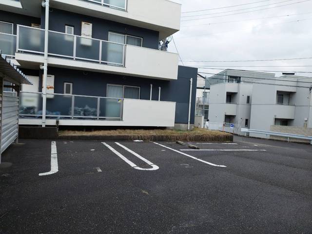 ファーストクラス大学南 201 駐車場