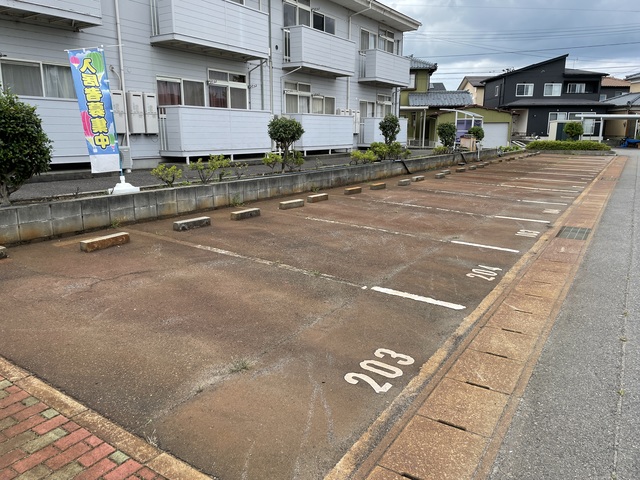 川西アストルⅡ 202 駐車場