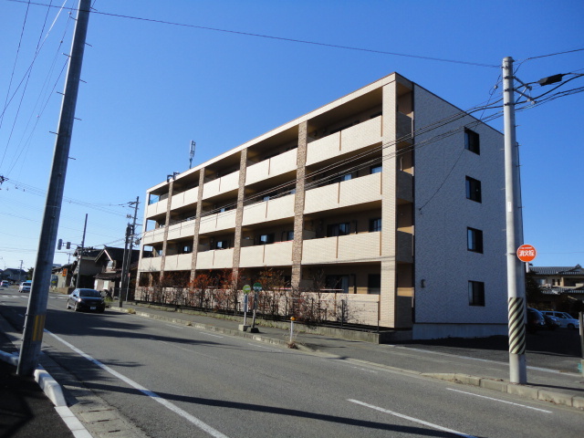 ファミーユ 405 外観