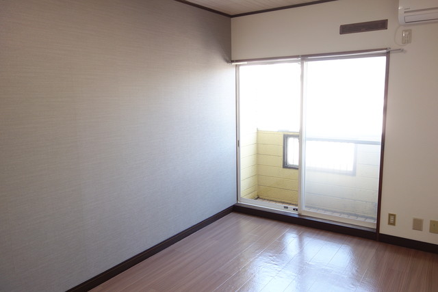 エステート旭町 203 リビング