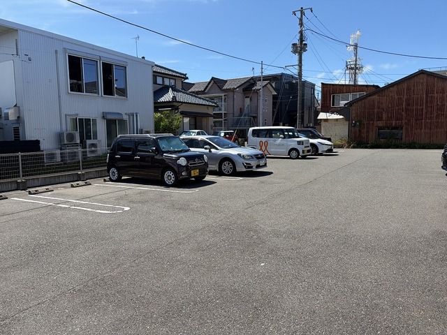 クレベール東出来島 202 駐車場