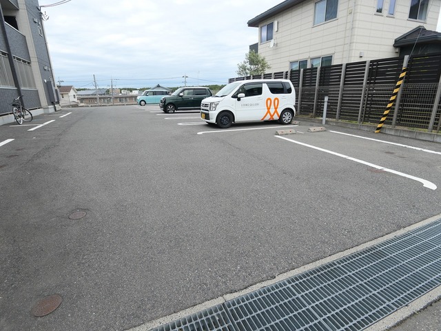プランドール松美台 303 駐車場