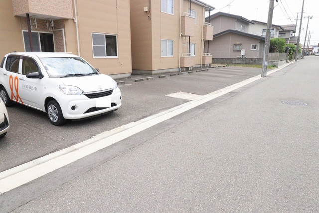 ピア―タウン 202 駐車場