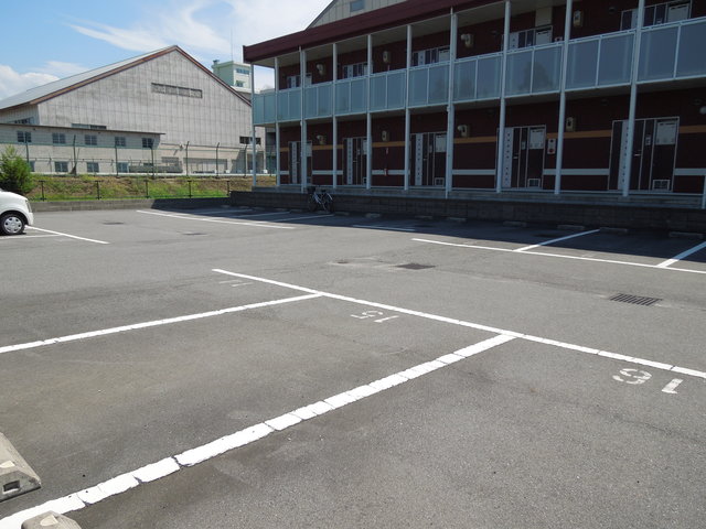 レオネクストネオ　レグルス 205 駐車場