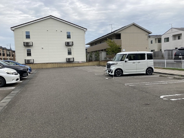 クレール 201 駐車場