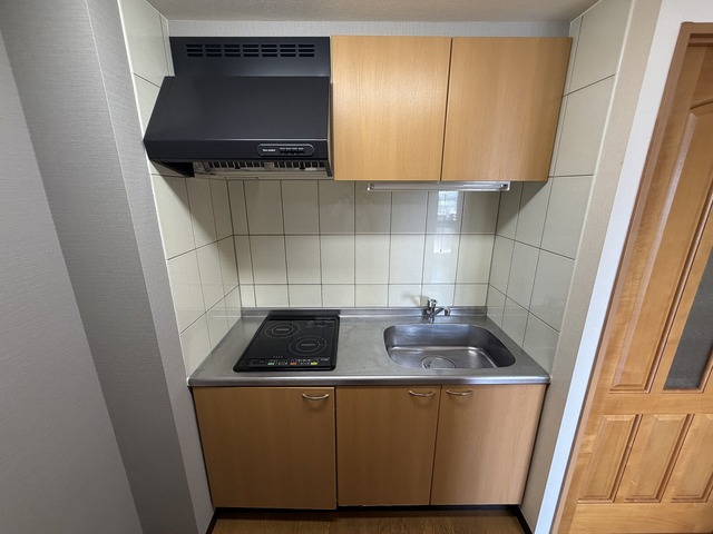 レジュイール東中通 605 キッチン