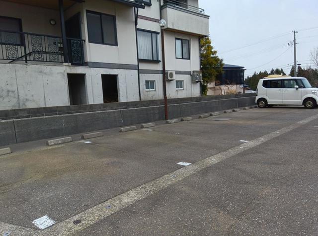 プランドール長峰 302 駐車場