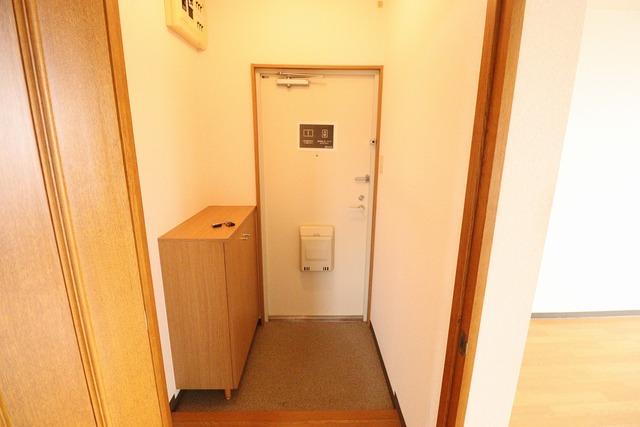 ピュアライフ坂井 401 玄関