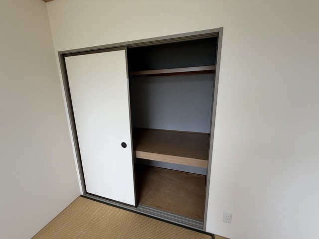 ハイカムール青山 203 収納