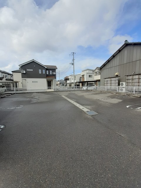 ローズガーデン 202 駐車場