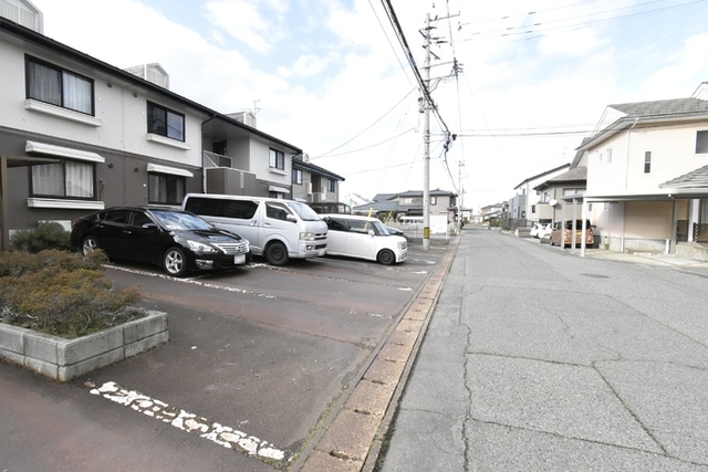 グランシャリオ結　B 203 駐車場