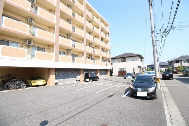 ラフィーネ向陽 405 駐車場