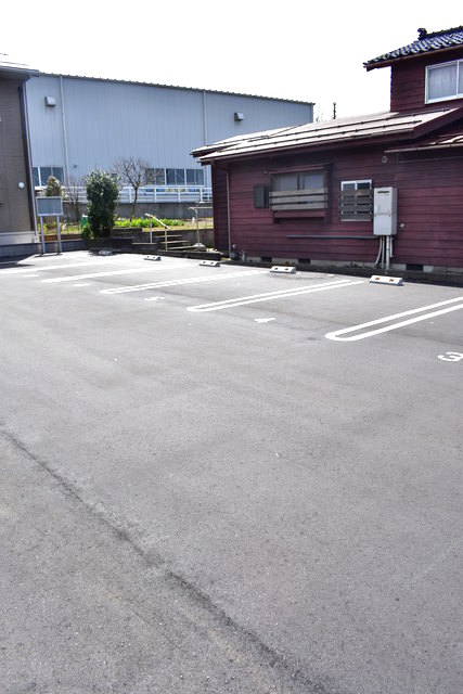 レガーロ潟町 201 駐車場