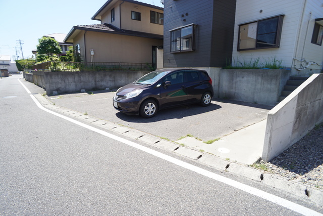 アイビーハウス 205 駐車場