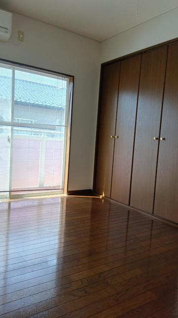 シャルム堤Ⅱ　B 12 リビング