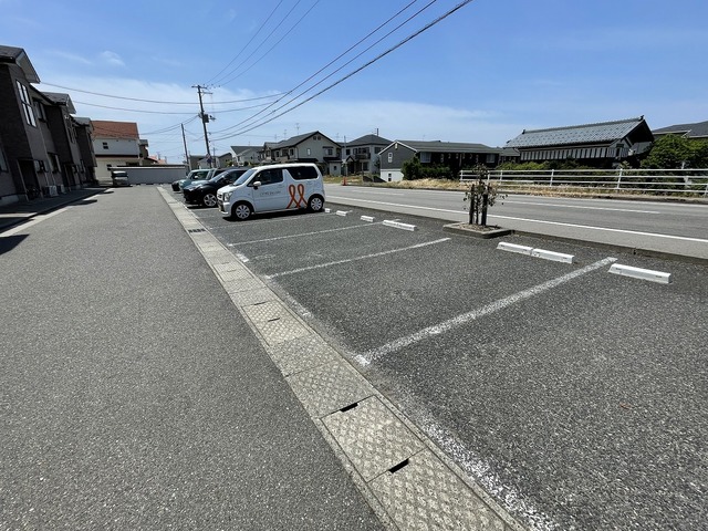 レジデンスＫ B204 駐車場