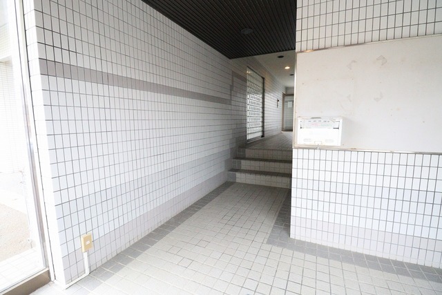 リバティプラザ新大駅前 206 玄関