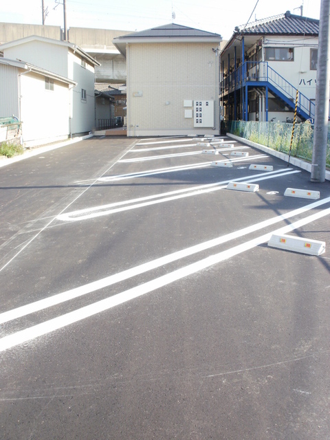ロベール新和 201 駐車場