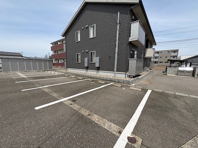 ラ・フェリシテ 103 駐車場