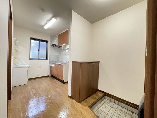 ルミエールうぐいす 101 玄関